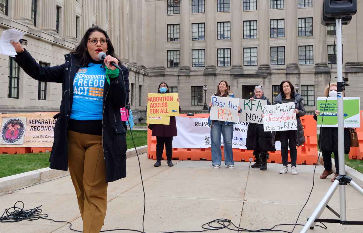 ACLU-NJ Campaign Strategist Alejandra Sorto addresses the crowd at an RFA Rally (Photo by Christopher Lopez for ACLU-NJ)