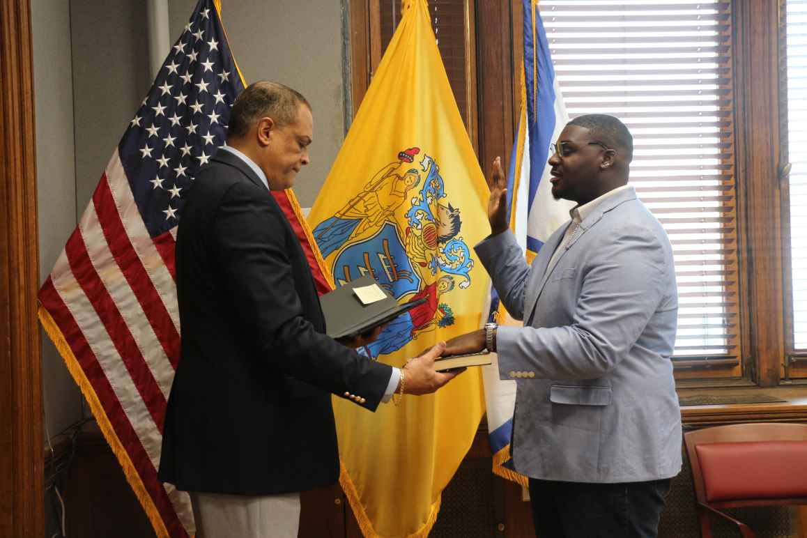 DaWuan Norwood is sworn into the Newark CCRB.