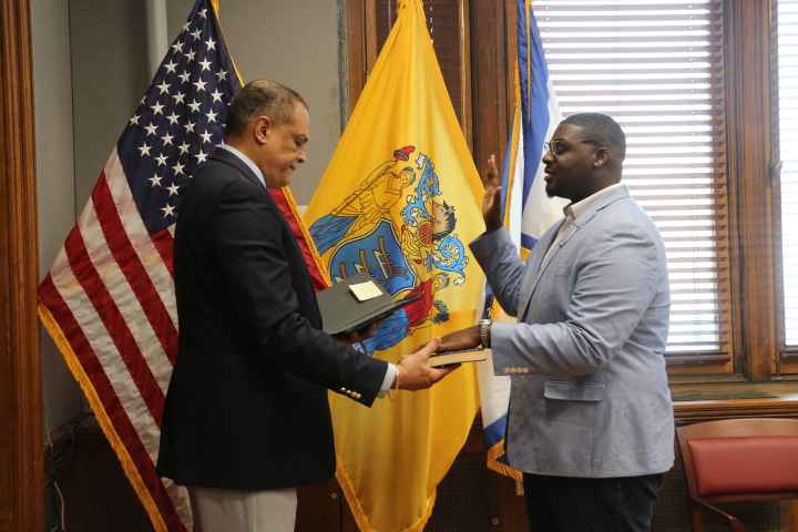 DaWuan Norwood is sworn into the Newark CCRB.