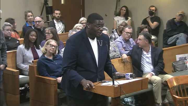 ACLU-NJ Policy Counsel DuWuan Norwood testifies at the Summit City Council.